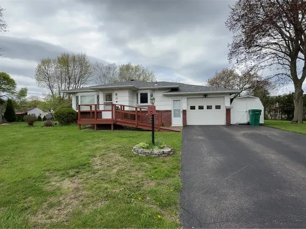37 Ridge Port Cir, Rochester, NY 14617