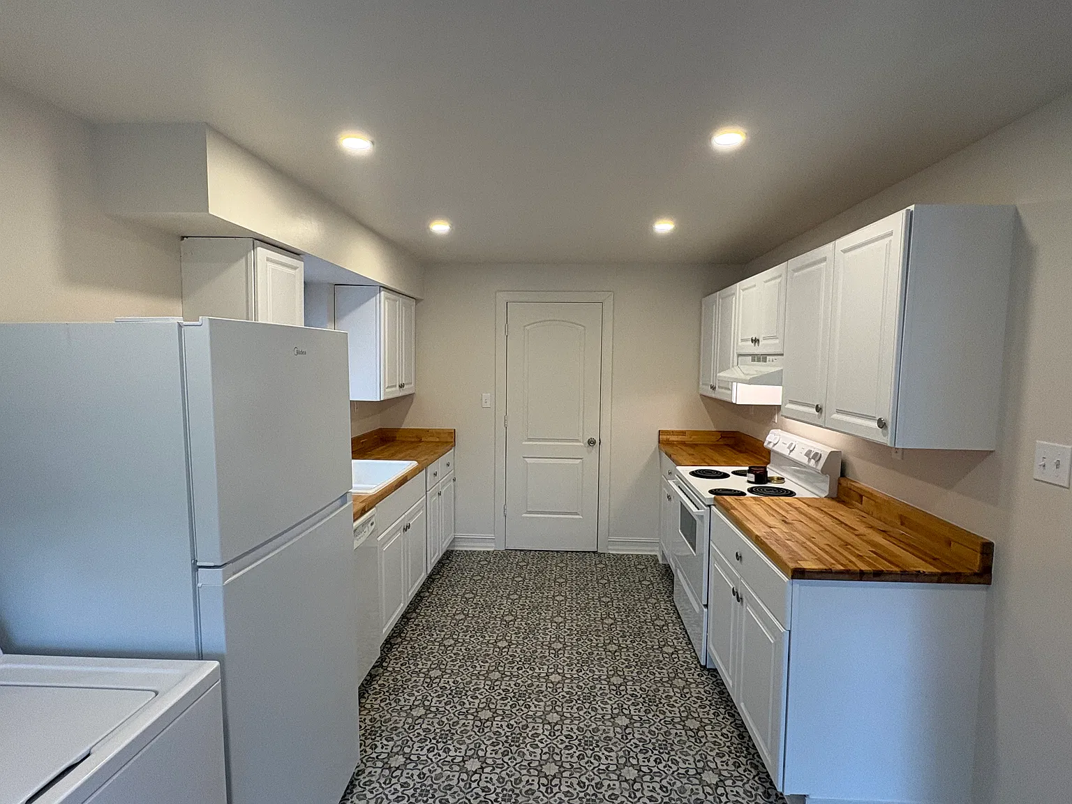 2 bed, 1200 sqft, $1,550 — Photo 2