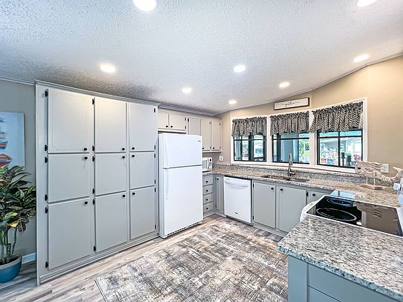 5th image of 233 Wecuwa Dr