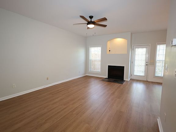 3rd image of 3811 Thayer Trce