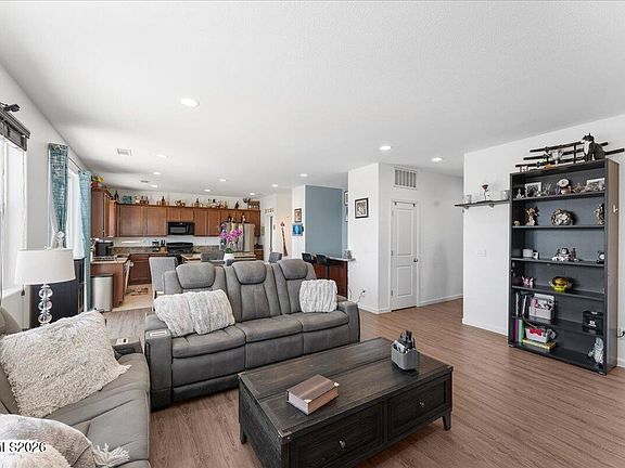 3rd image of 10996 Bloomsburg Dr