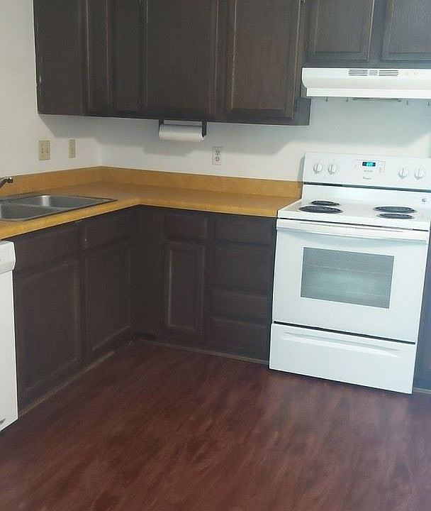 1st image of 320 Lincoln St APT 3