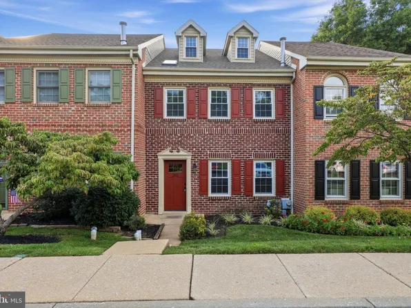 206 Georgetowne Ct, Royersford, PA 19468
