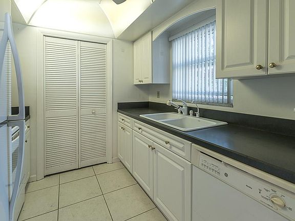 5th image of 2635 Seville Blvd Unit 307