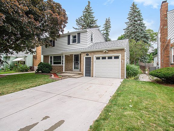 4th image of 1240 N Foster Ave