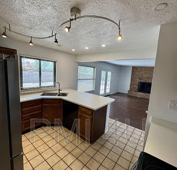 10412 La Paz Dr NW — Photo 9