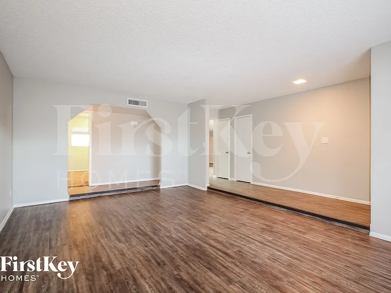 16412 N 49th Dr — Photo 4