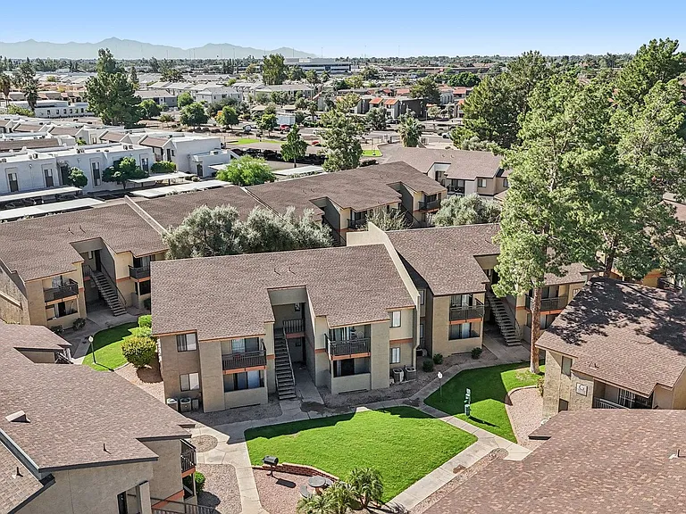 Tesoro Apartments — Photo 23