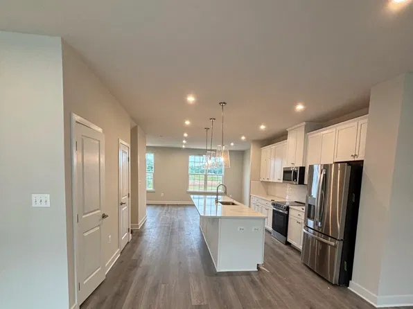4327 Independence Park Ave, Manassas, VA 20112