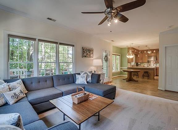 3rd image of 10306 Seatoncroft Ct