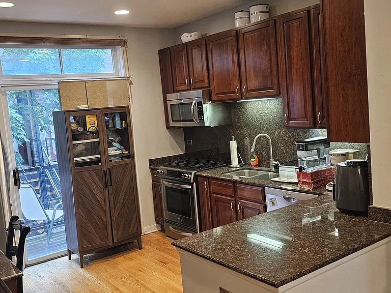 1719 W Diversey Pkwy — Photo 5