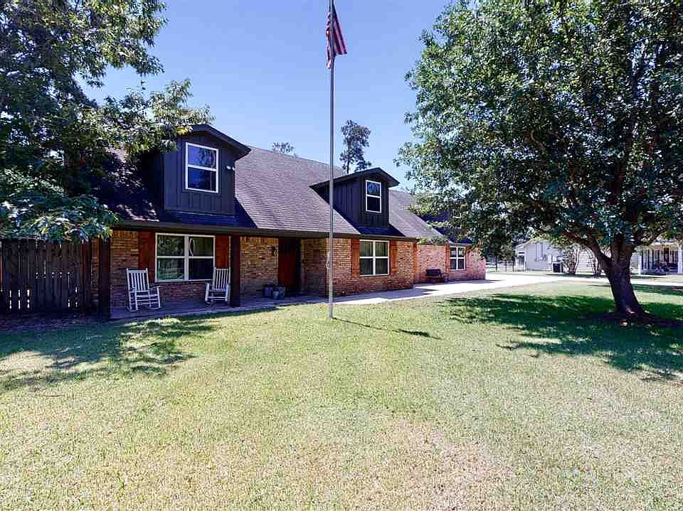 1st image of 419 W Pineshadows Dr