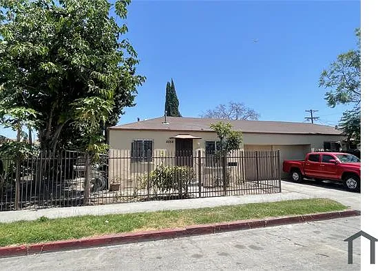 8854 Wall St — Photo 2