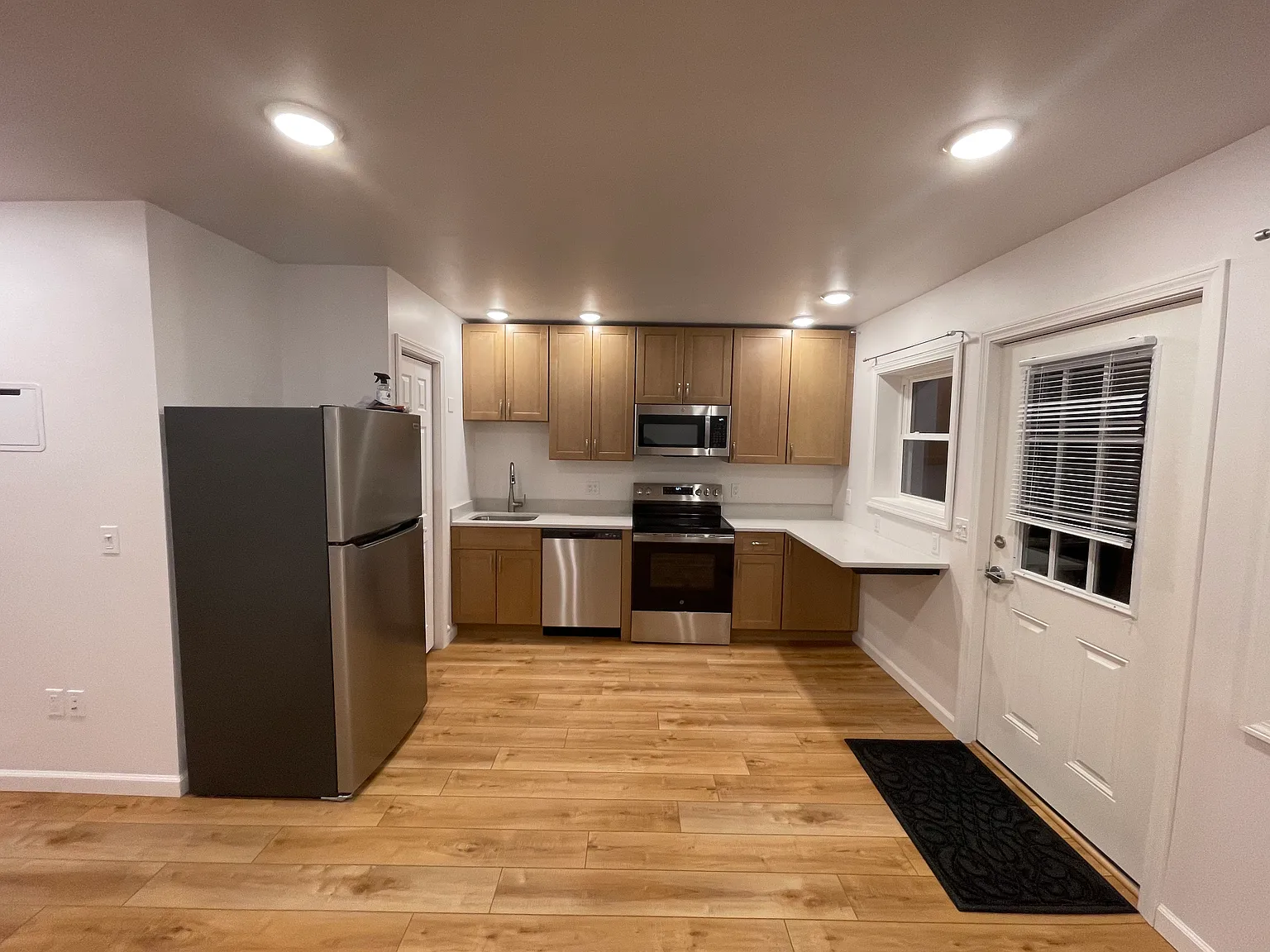 Studio, 400 sqft, $1,500 — Photo 2
