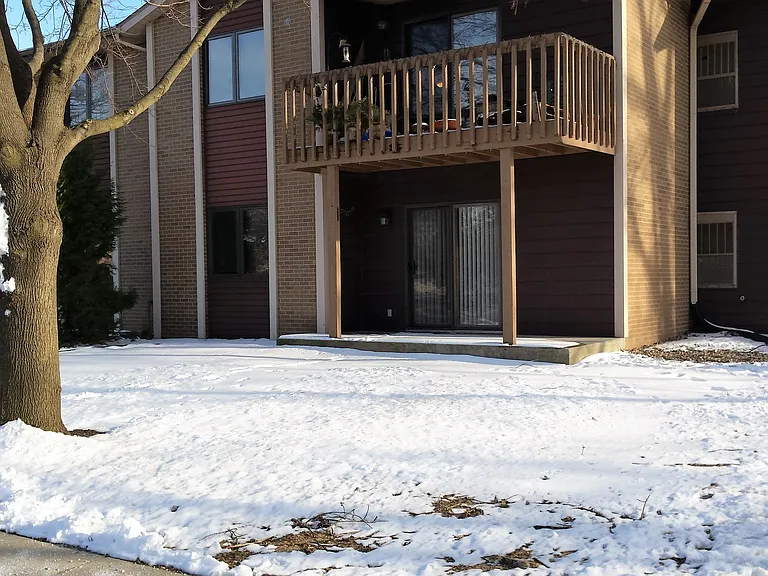 1168 Lowell Dr — Photo 2