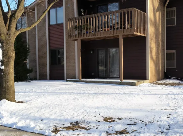 1168 Lowell Dr, Oconomowoc, WI 53066