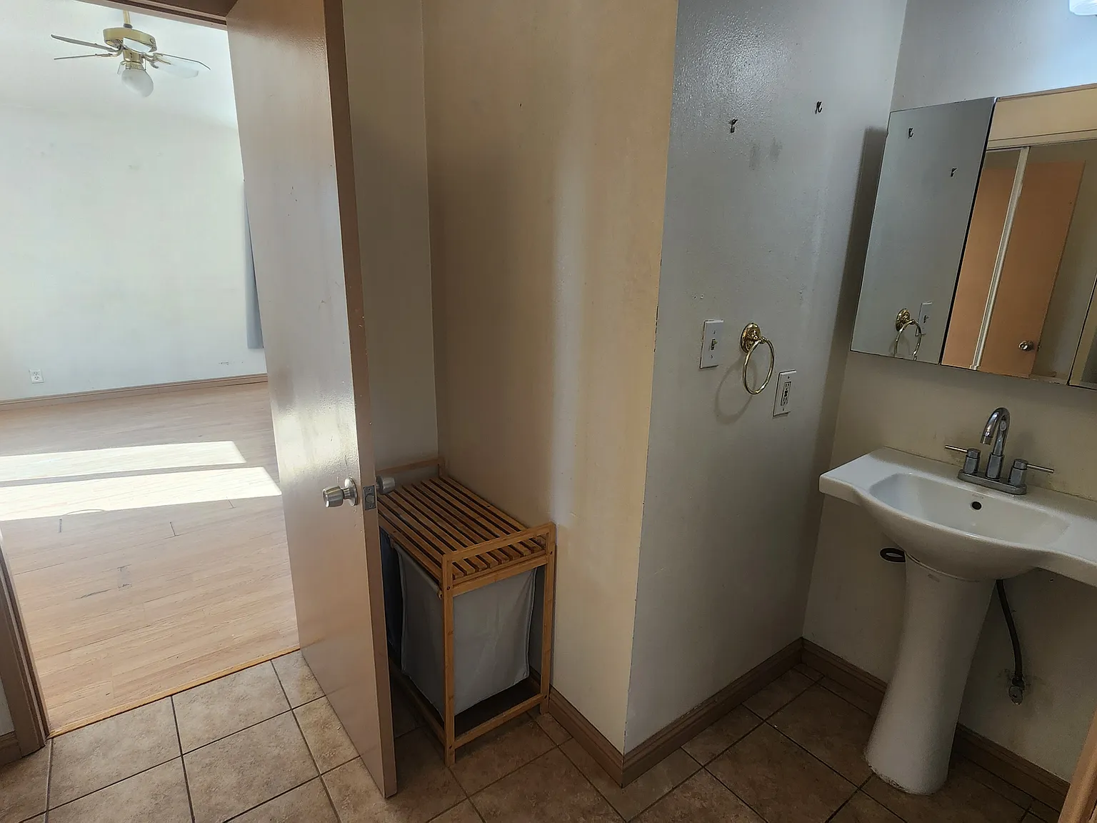 3 bed, 2292 sqft, $1,300 — Photo 4