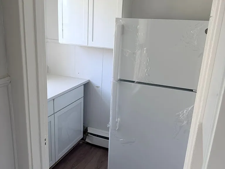 221 Fairview St — Photo 2