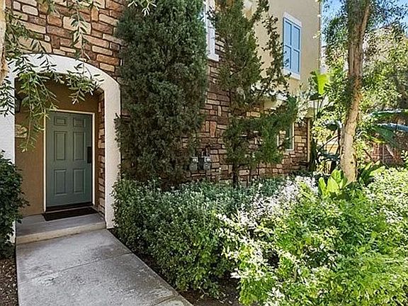 3rd image of 308 Terra Bella