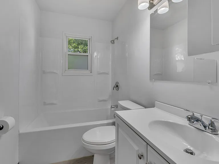 610 Elm St — Photo 9