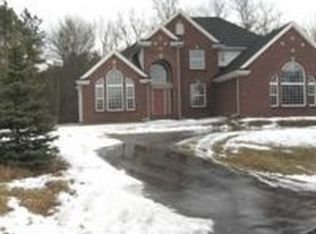 11210 Spruce Point Dr, Brighton, MI