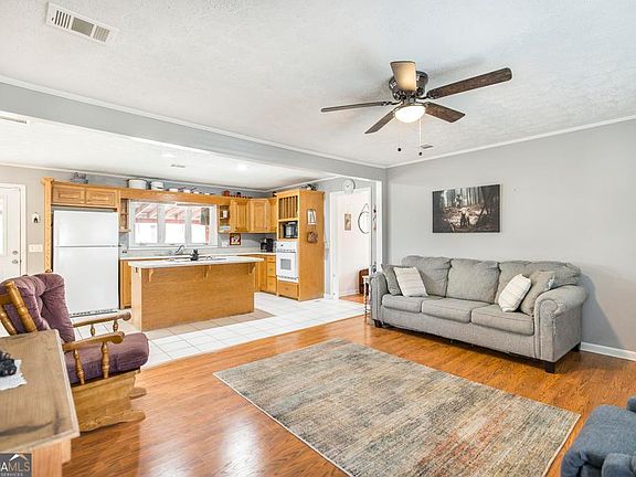 4th image of 188 E Lewis St