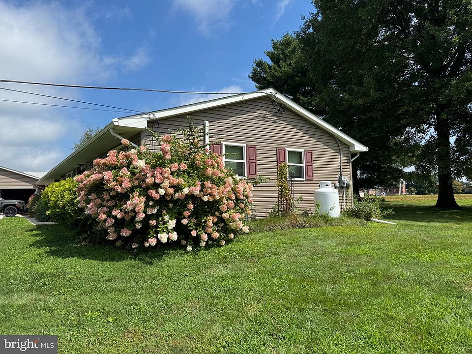 2nd image of 17 Dogwood Ln