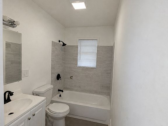 5th image of 3084 Fleetwood Dr