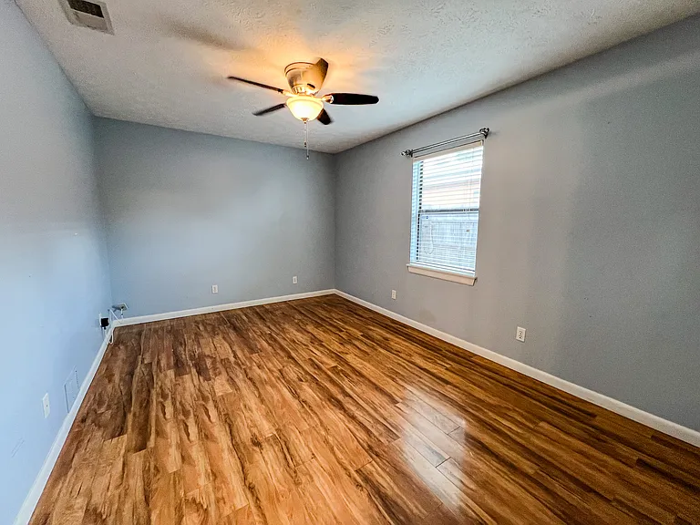 359 Mercedes Ave — Photo 16