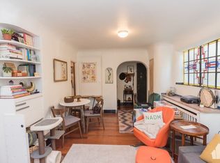 154 W Schiller St, Chicago, IL 60610