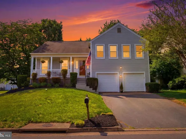 62 McPherson Cir, Sterling, VA 20165