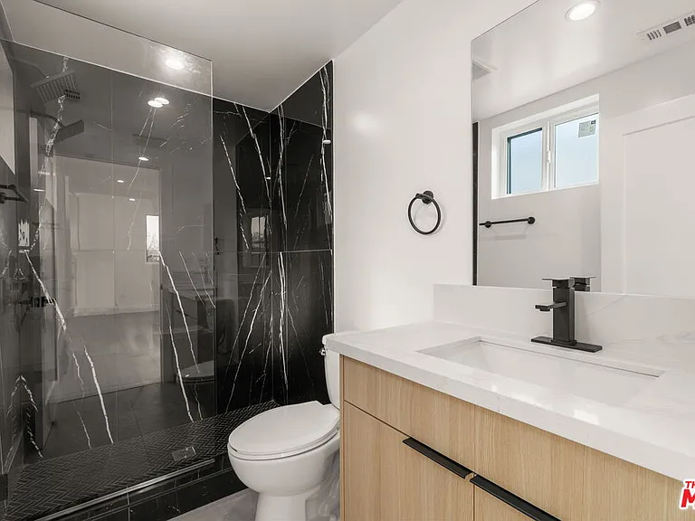 913 N Hobart Blvd #1/4 — Photo 15