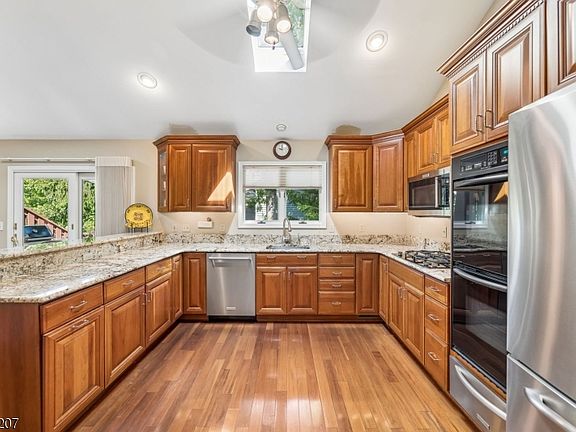 4th image of 32 Meadow View Lane #32