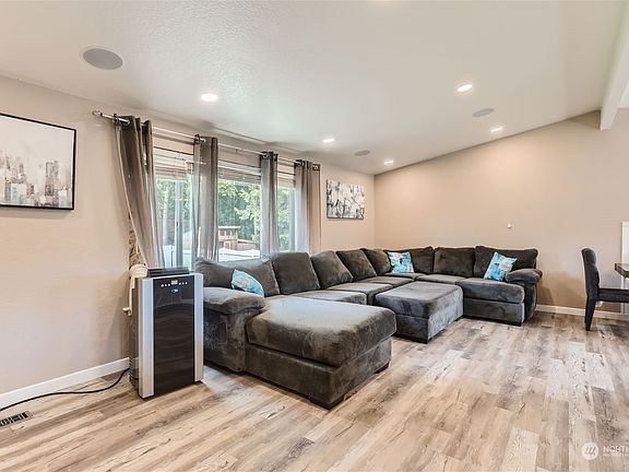 4th image of 9404 60th Drive NE