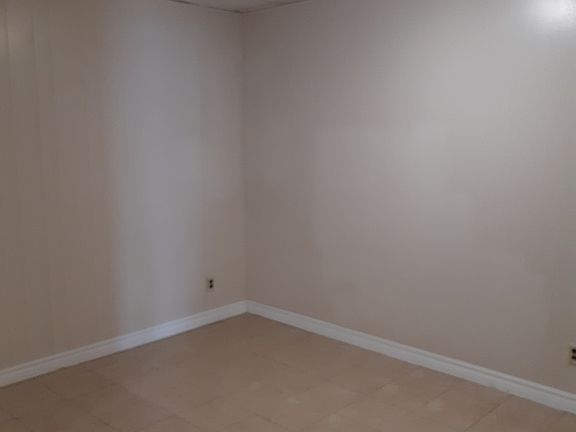 3rd image of 127 Talbot St N #6