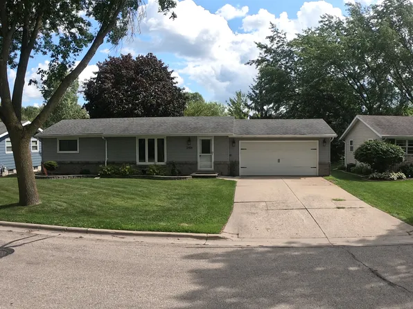 2404 Van Beek Rd, Green Bay, WI 54311