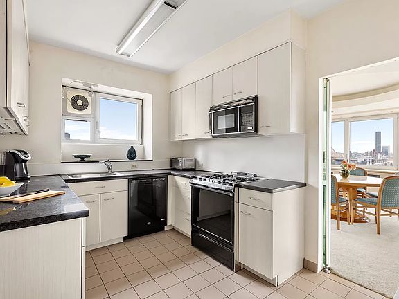5th image of 25 Sutton Pl S APT 20F