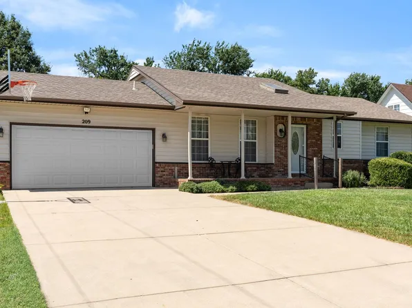 209 S Warren Ave, Rose Hill, KS 67133
