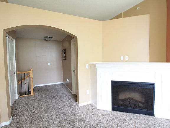 2nd image of 612 Heritage Sq