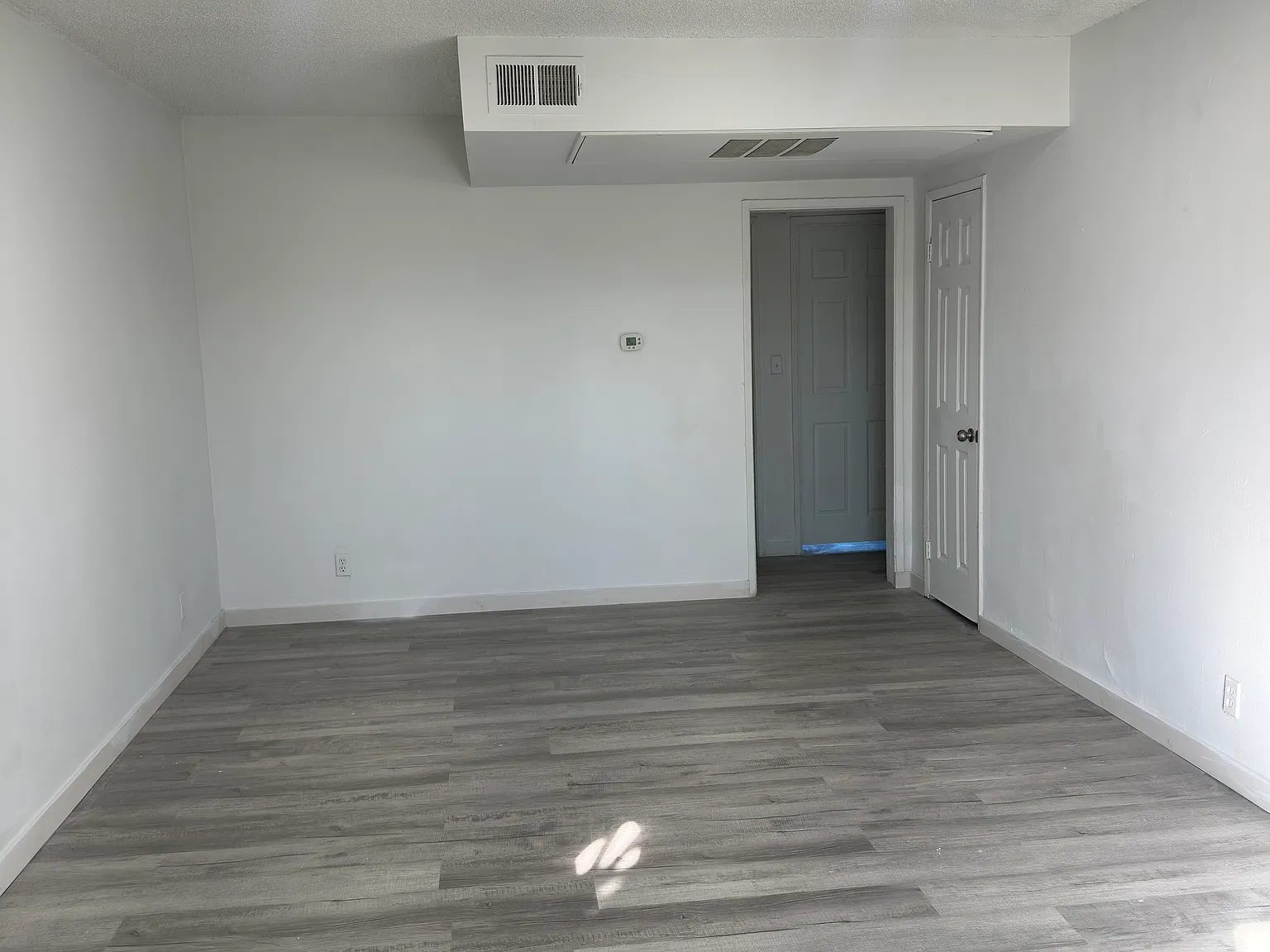 2 bed, 900 sqft, $2,300 — Photo 1