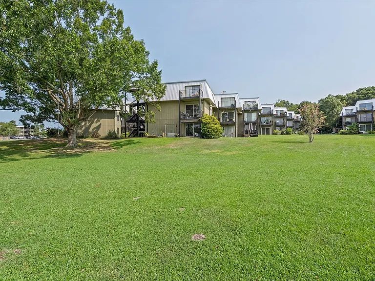 119 Riverbend Dr — Photo 21