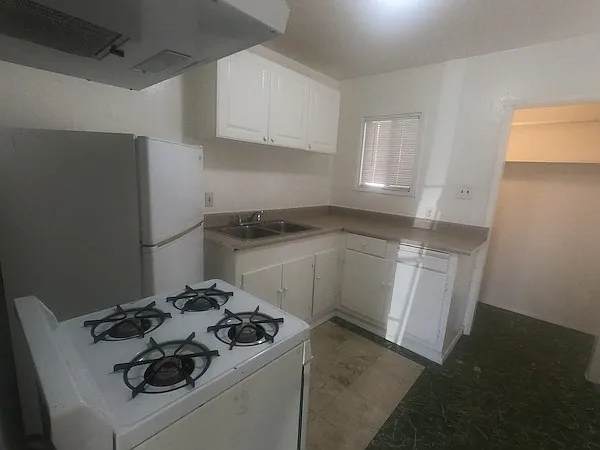 160 W San Ysidro Blvd #4 — Photo 10
