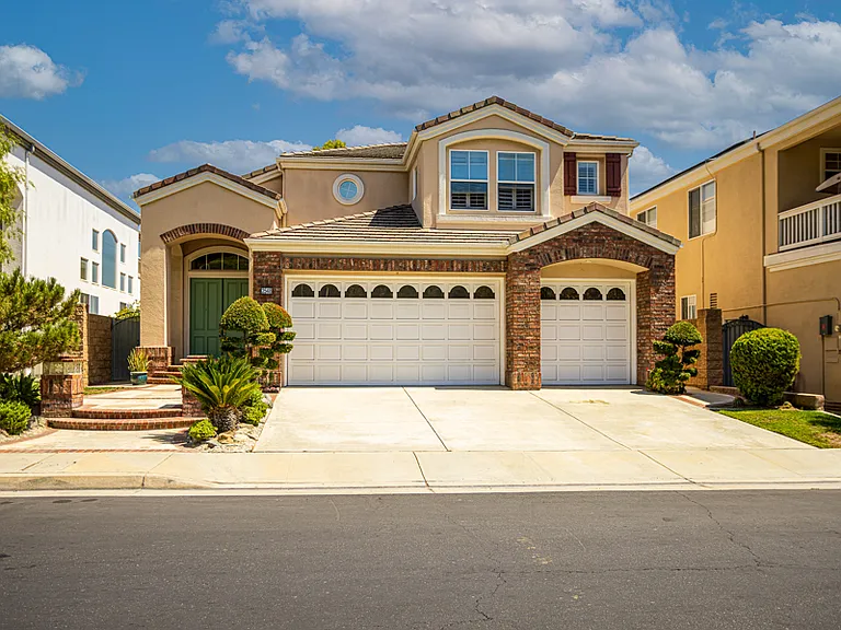 2548 Tuscany Way — Photo 1
