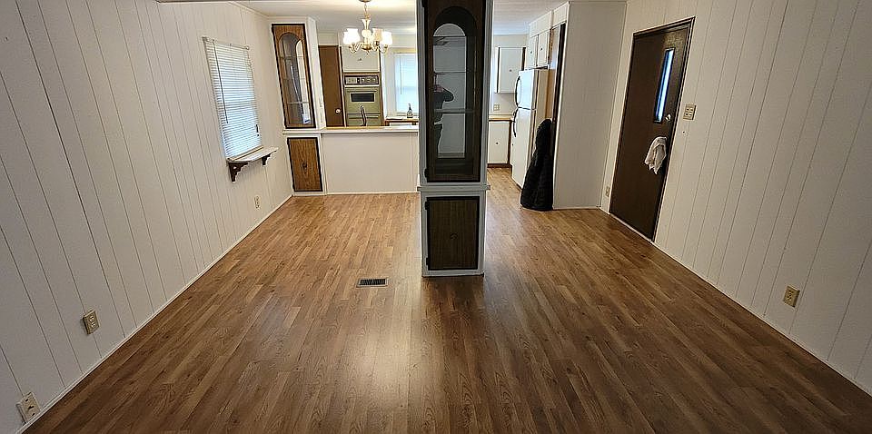 1st image of 17 Norton Dr NE
