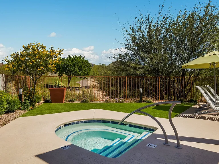 Golf Villas Apartments — Photo 17