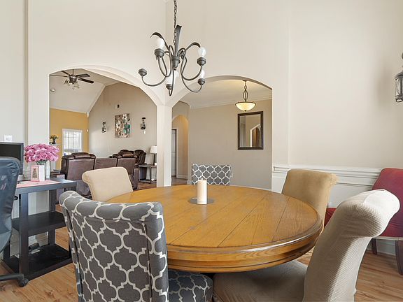 5th image of 830 Waterford Cove Ln