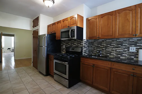 Rented by City Connections Realty | media 9