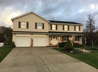 9 Flora Cir, Rensselaer, NY 12144