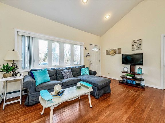 3rd image of 6 Pommer Ave