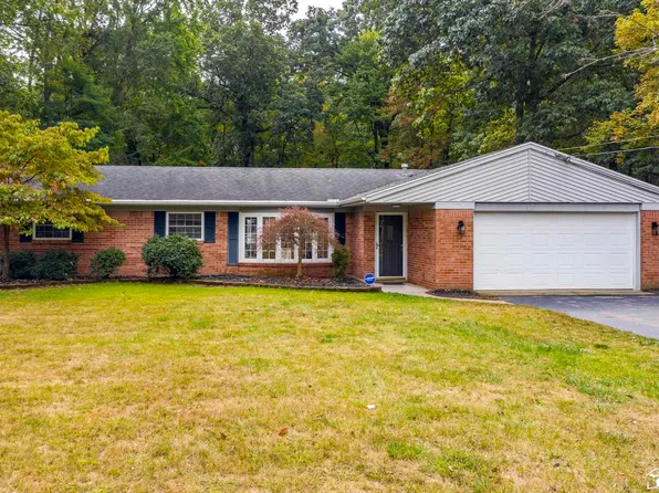 3399 Woodmont Dr, Lambertville, MI 48144